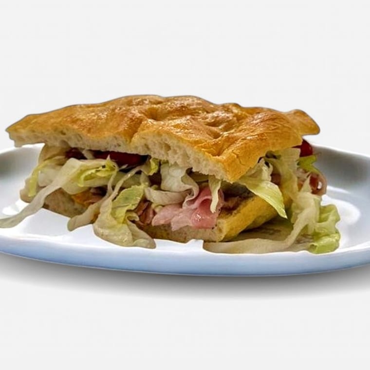 Sandwich Porchetta s iceberg salatom i Grana Padanom